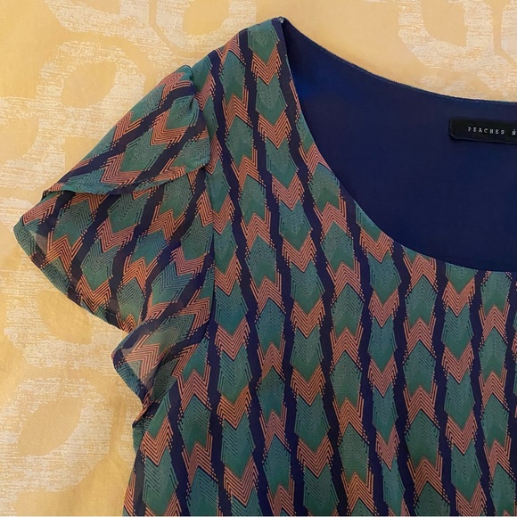 Blousy Short-Sleeve Patterned Dress - Picture 4 of 9